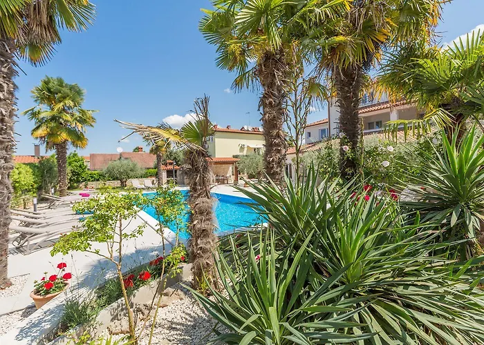 Lauschiges Apartment Mit 60M2 Pool, Babybett, Waschmaschine, Grillbereich - Nur 800 Meter Zum Strand