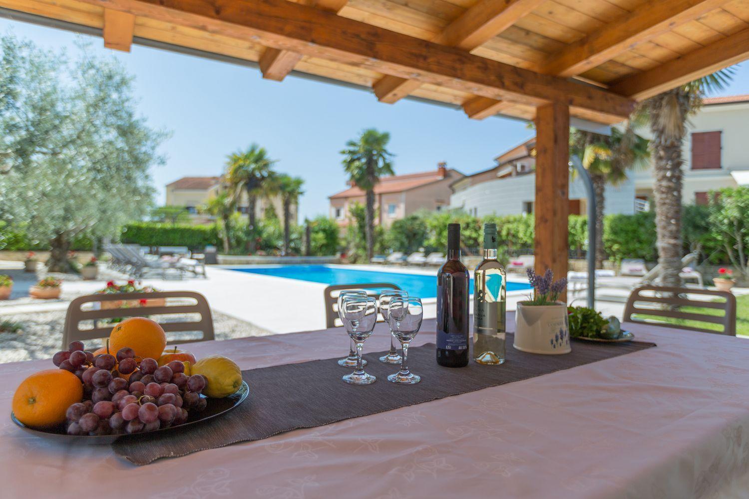 Lauschiges Mit 60m2 Pool, Babybett, Waschmaschine, Grillbereich - Nur 800 Meter Zum Porec
