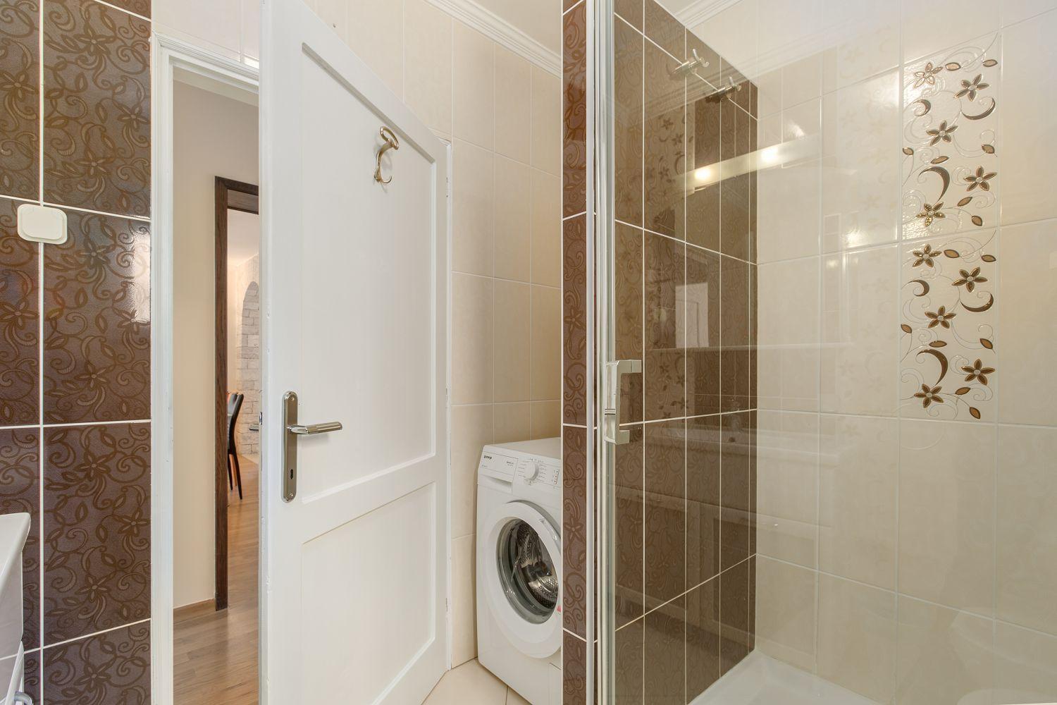 Apartment Lauschiges Mit 60m2 Pool, Babybett, Waschmaschine, Grillbereich - Nur 800 Meter Zum Porec