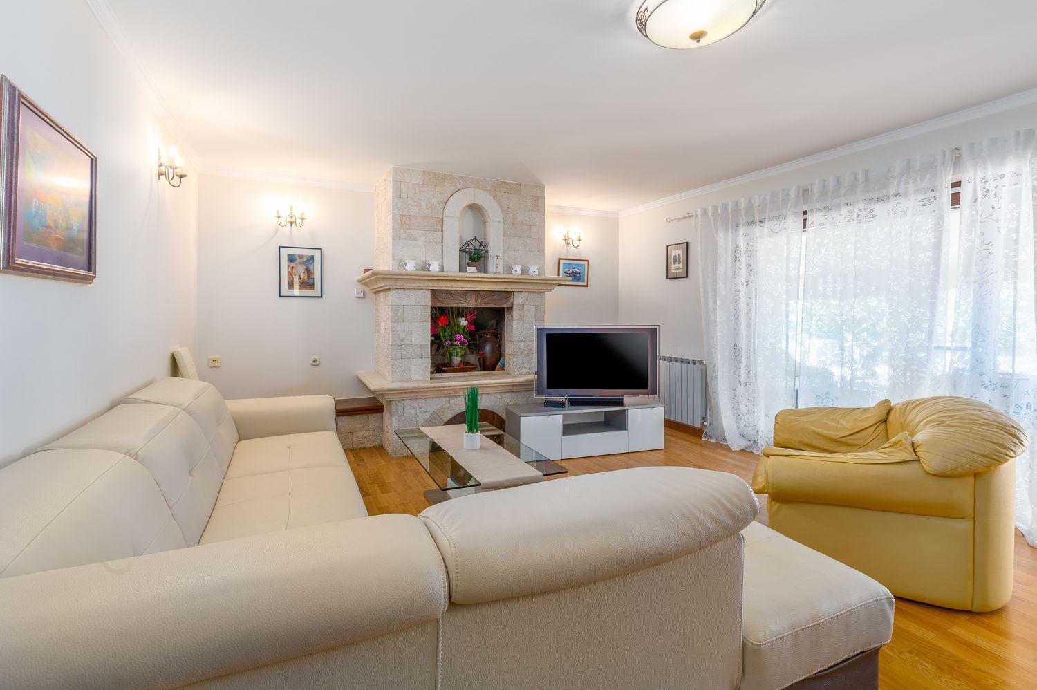 Lauschiges Mit 60m2 Pool, Babybett, Waschmaschine, Grillbereich - Nur 800 Meter Zum * Poreč
