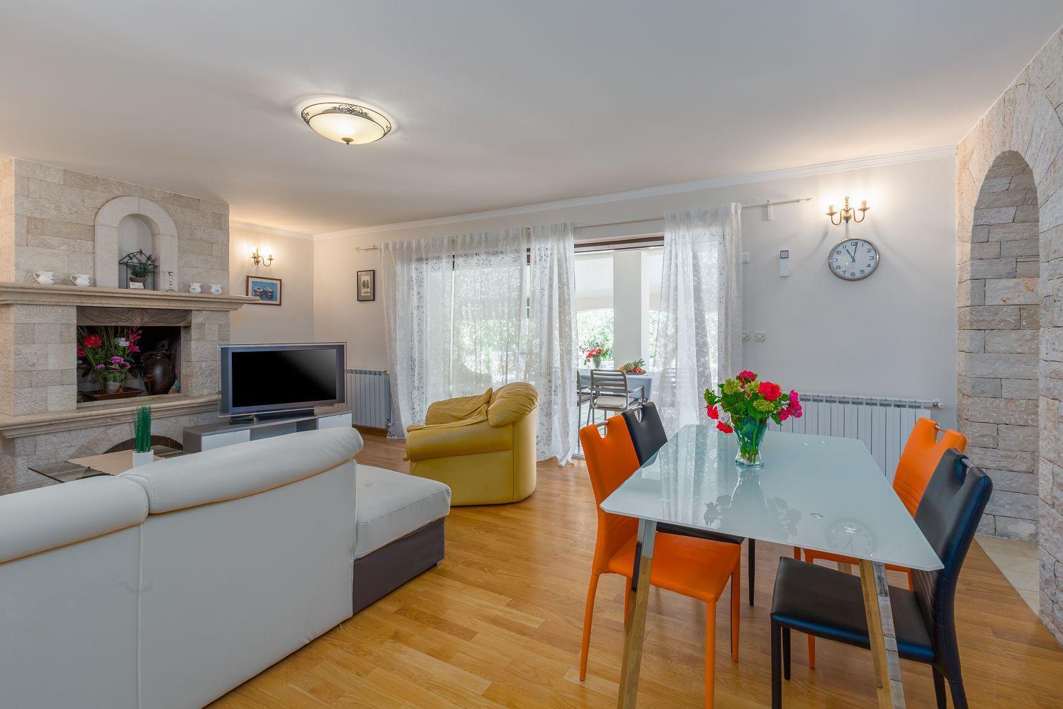 Lauschiges Mit 60m2 Pool, Babybett, Waschmaschine, Grillbereich - Nur 800 Meter Zum Apartment *