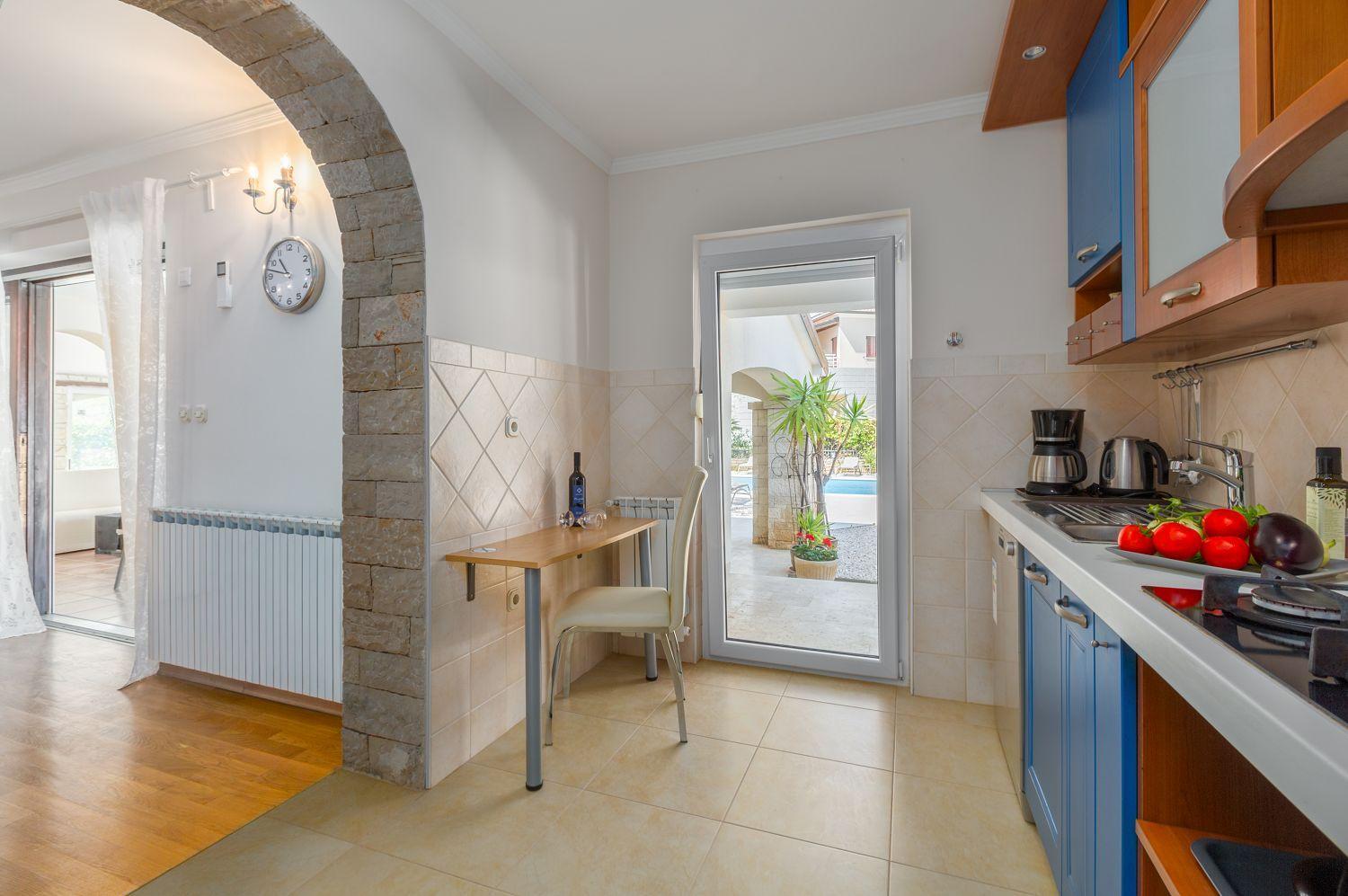 Lauschiges Mit 60m2 Pool, Babybett, Waschmaschine, Grillbereich - Nur 800 Meter Zum Apartment *