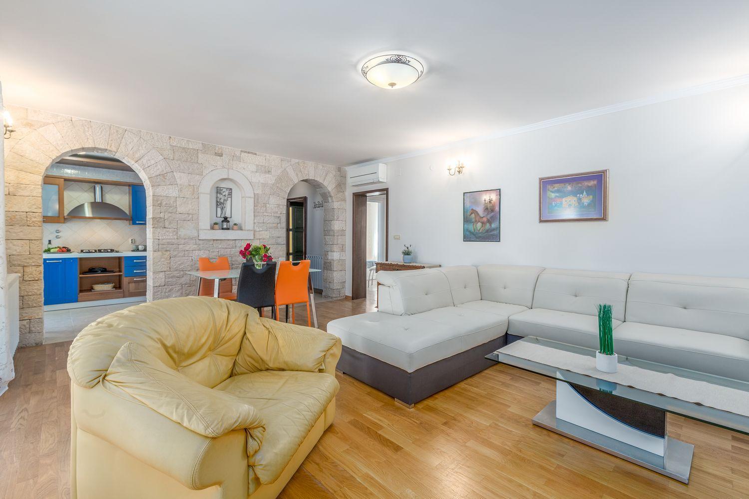 Apartment Lauschiges Mit 60m2 Pool, Babybett, Waschmaschine, Grillbereich - Nur 800 Meter Zum *