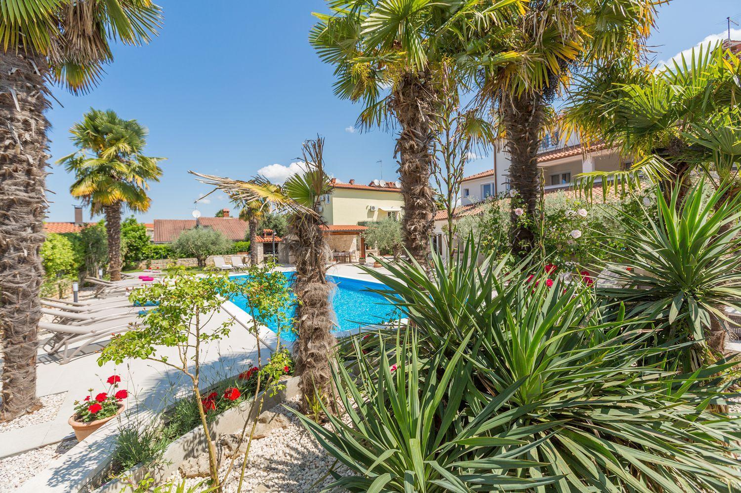 Apartment Lauschiges Mit 60m2 Pool, Babybett, Waschmaschine, Grillbereich - Nur 800 Meter Zum *